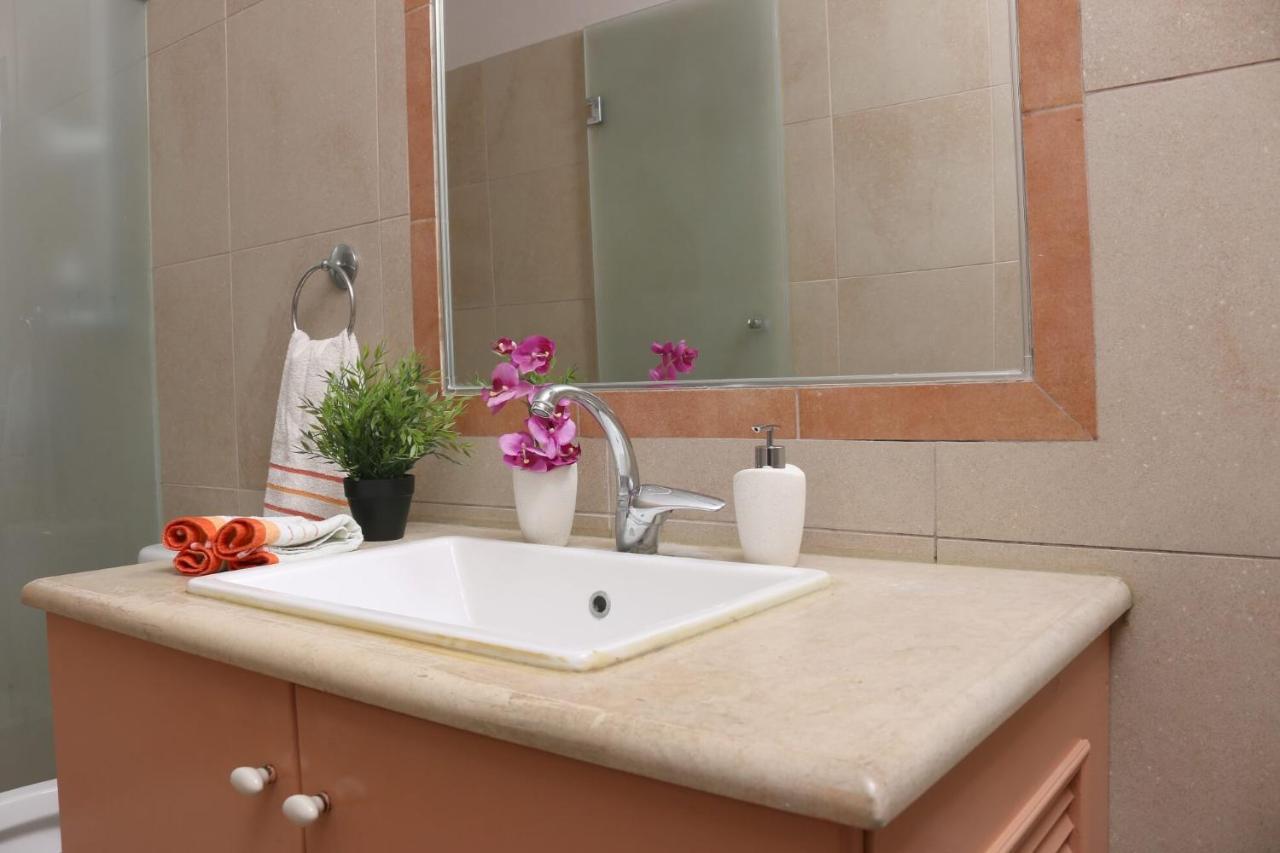 Modern Chic Apartment, Corfu Town ภายนอก รูปภาพ
